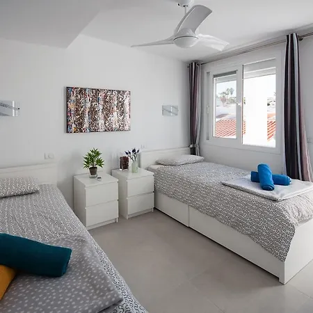 Eden Island Village Apartment *